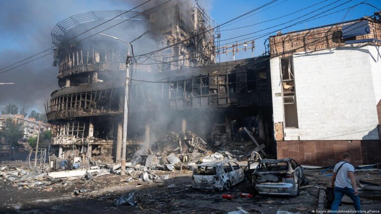 La Russia colpisce Kiev e minaccia l’Europa