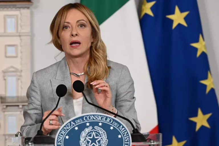 Meloni all’Ue: ‘Vigilanza alle frontiere per fermare l’Ebola’
