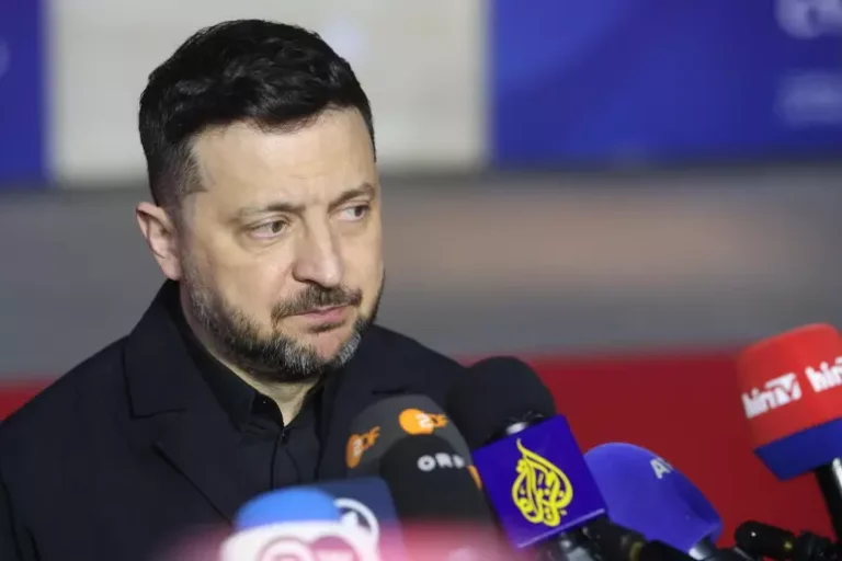 Zelensky, non consigliamo a Paesi alleati Russia partecipazione a parata 9 maggio