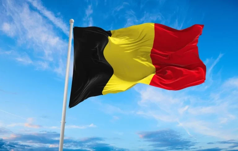 Bruxelles continua a comprare l’acciaio del Cremlino: il caso NLMK imbarazza l’Unione