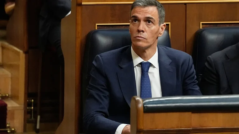 Il presidente della Spagna riferisce sui casi di corruzione che coinvolgono la famiglia e il PSOE