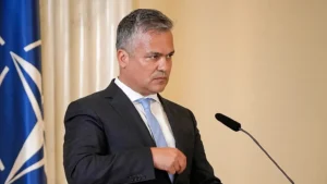 Vannacci: “Il femminicidio non esiste, omicidio come tutti altri. Uomini e donne sono uguali”