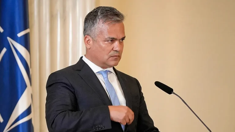 Vannacci: “Il femminicidio non esiste, omicidio come tutti altri. Uomini e donne sono uguali”