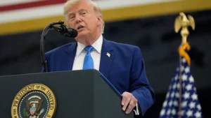 Trump torna ad attaccare Meloni: “Sua popolarità è scarsa, cerca consensi”, la premier contrattacca
