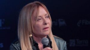 Meloni: “Non intendo alimentare confronto con Trump, si torni alla normalità”
