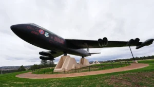 Usa: precipita bombardiere B-52 in California, morti tutti gli otto membri dell’equipaggio