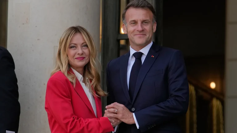 Emmanuel Macron riceverà Giorgia Meloni il 25 giugno ad Antibes, annuncia l’Eliseo