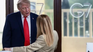 Scontro Trump-Meloni, l’audio di La7 conferma l’insulto sulla foto: “Mi ha fatto pena”