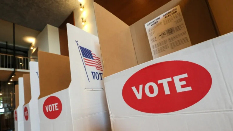 Giudice federale blocca il piano di Trump: no al database per verificare la cittadinanza