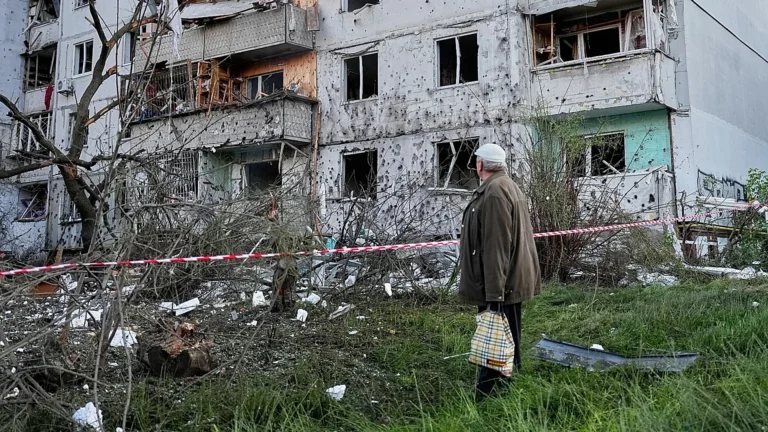 Pioggia di missili russi nella notte in Ucraina: almeno 9 morti, secondo le autorità