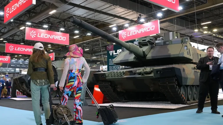 Difesa, presentati i carri armati Leonardo-Rheinmetall da 60 milioni ciascuno