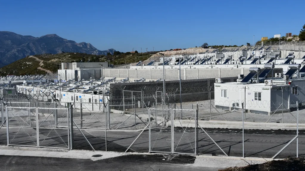 Grecia, al voto il Patto UE sui migranti: allo studio centri di rimpatrio fuori dal blocco