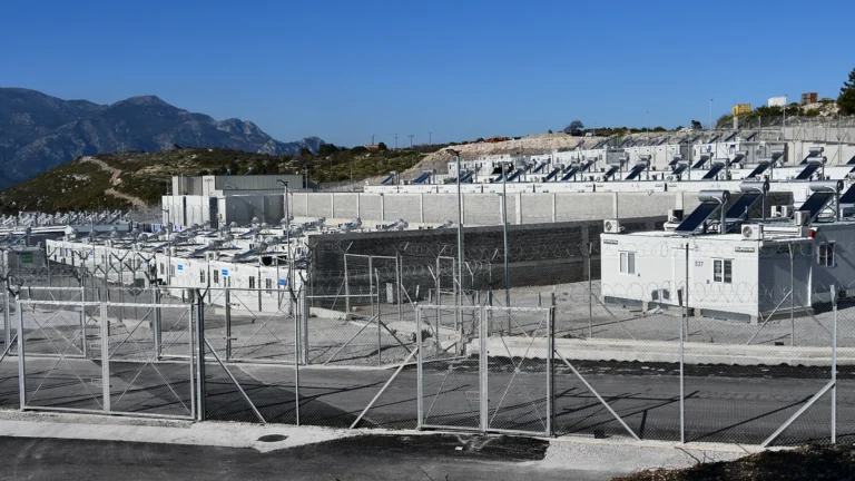 Grecia, al voto il Patto UE sui migranti: allo studio centri di rimpatrio fuori dal blocco