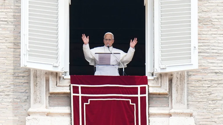 Cosa farà Papa Leone XIV a Lampedusa: il Mediterraneo come “frontiera dell’umanità”