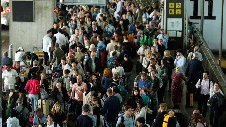 Turisti in aereo fanno salire di 236 euro l’affitto medio in Spagna