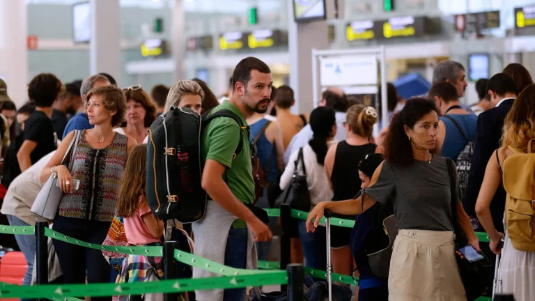 Aeroporti di Roma pronti a sospendere i nuovi controlli EES per timori di caos estivo