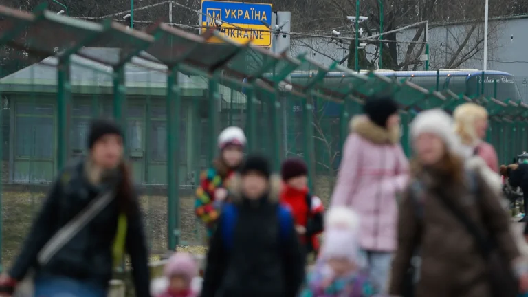 Commissione UE verso lo stop alla protezione temporanea per uomini ucraini in età di leva militare
