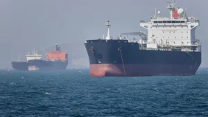 Petroliere iraniane superano blocco navale USA prima della firma dell’accordo di pace
