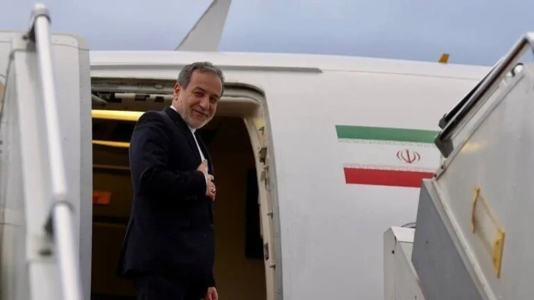 Delegazione negoziatrice iraniana parte per la Svizzera