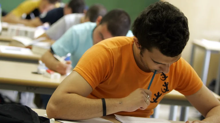 Italia, esame di maturità al via per oltre 500mila studenti: tutte le tracce