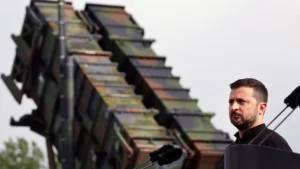Zelensky punta a un cessate il fuoco entro l’inverno mentre chiede di produrre i Patriot in Ucraina