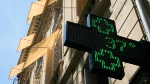 Ondata di caldo in Europa: scuole chiuse, stop all’alcol e treni rallentati