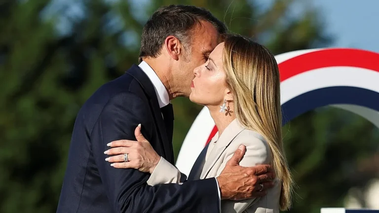 Vertice ad Antibes: Meloni e Macron si confrontano su difesa UE e asse con USA, dopo E5 di Berlino