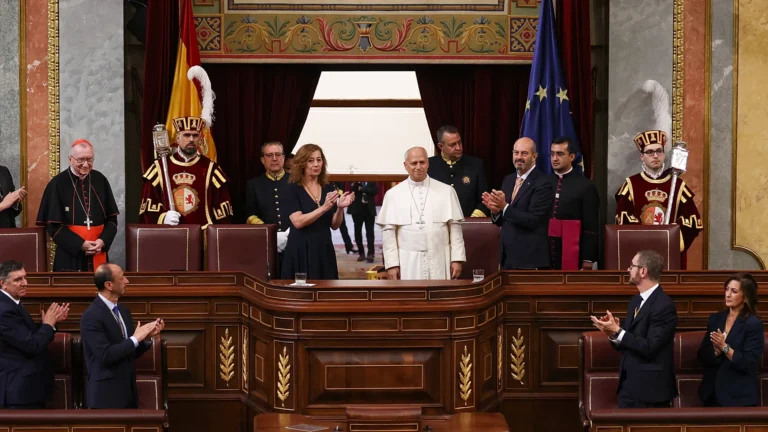 Papa Leone XIV parla al Parlamento spagnolo: il riarmo non può sostituire il dialogo