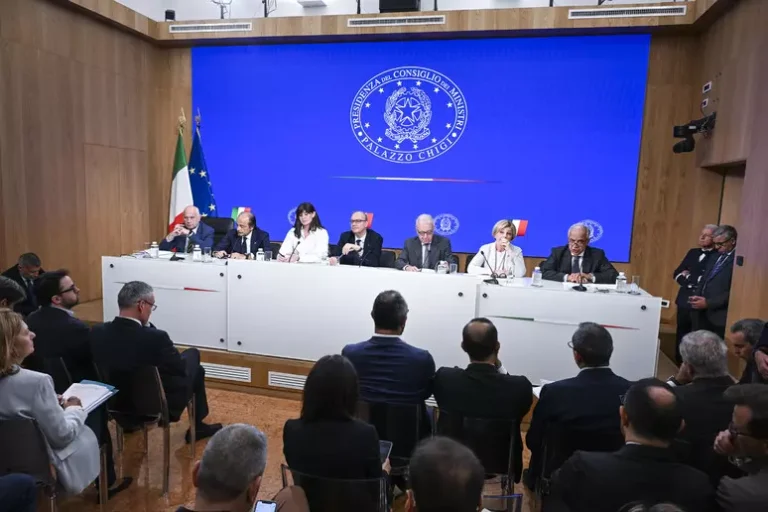 Il governo accelera sull’IA, ‘l’Italia prima ad avere una normativa organica’