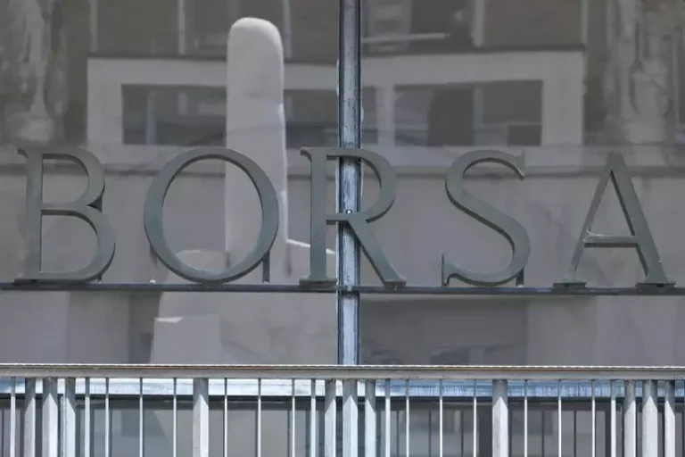 Borsa: Milano negativa (-0,8%), giù Saipem ed Stm, bene Ferrari