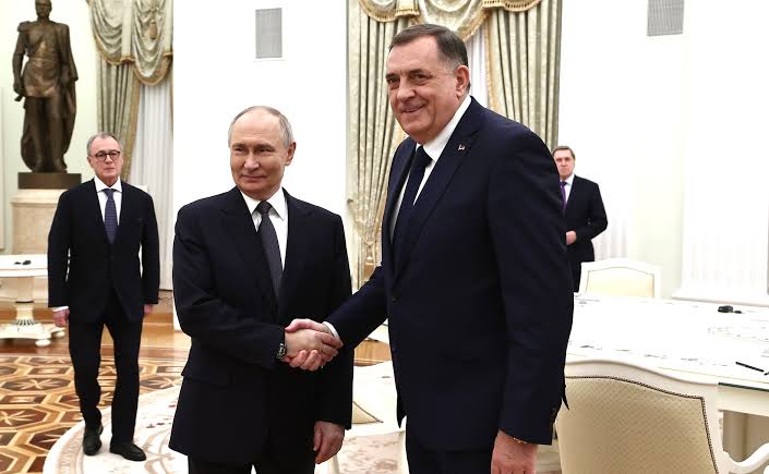 Il fantasma di Putin a Banja Luka: come il Cremlino usa Dodik per destabilizzare i Balcani e distrarre l’Europa dall’Ucraina