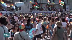 Roma Pride, la sfilata dei diritti colora la Capitale tra carri, musica e gioia