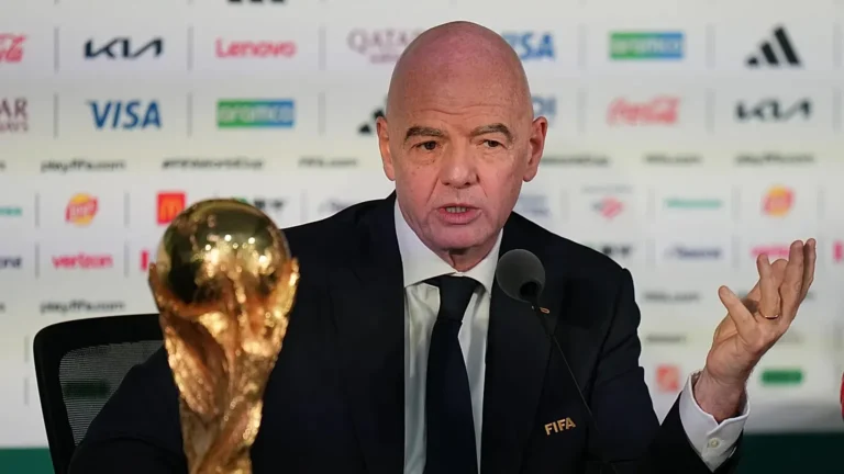 Il piano di Infantino di vendere il Mondiale ai privati provoca sdegno nel mondo del calcio