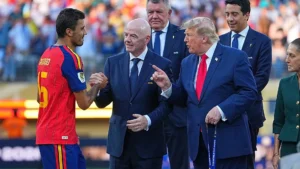 Infantino, presidente FIFA, invita i critici a “meditare” in uno sfogo su Instagram