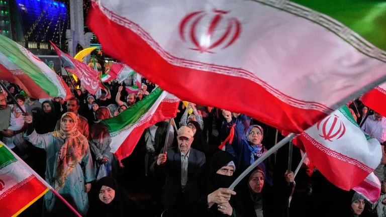Donald Trump annuncia che la tregua è finita e che gli Usa colpiranno ancora l’Iran