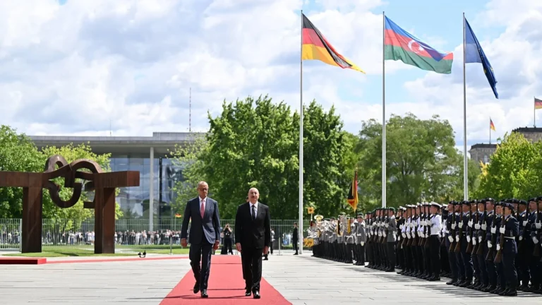 Aliyev in visita a Berlino per rafforzare i legami energetici e commerciali con la Germania