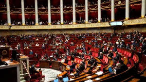 Francia approva legge sul fine vita: cosa prevede e quali sono le condizioni per suicidio assistito