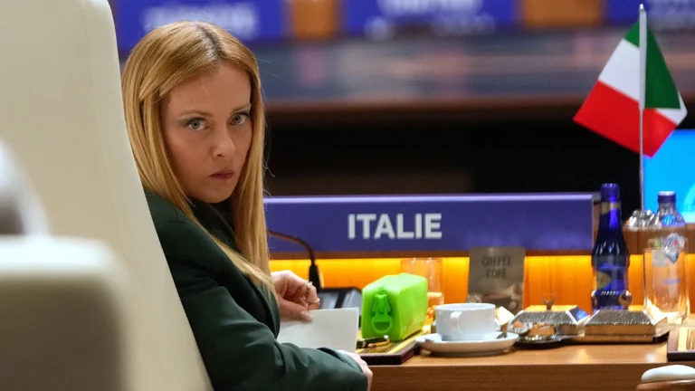 L’Italia sospende il trattato di Schengen con la Spagna: chiuse frontiere aeree e marittime