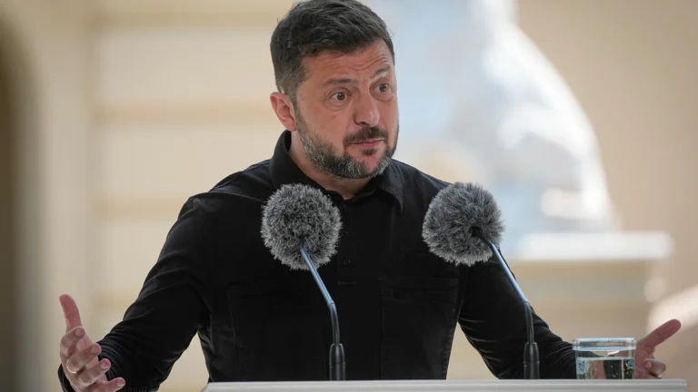 Guerra in Ucraina, Zelensky avverte: massiccio attacco russo entro 48 ore