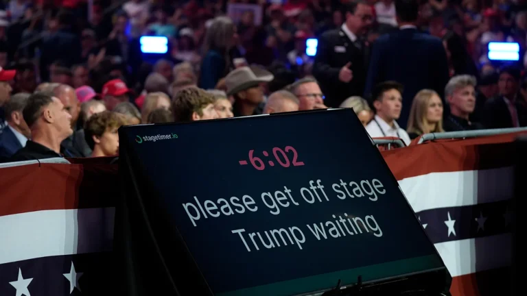 Trump, sospeso l’operatore del teleprompter per scommesse sui mercati predittivi dei discorsi