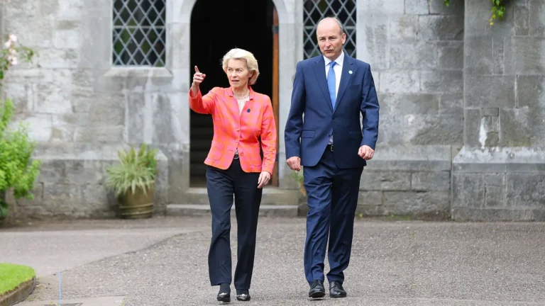 Von der Leyen: l’Ue pronta a reagire se Pechino non farà nulla per ridurre il disavanzo commerciale