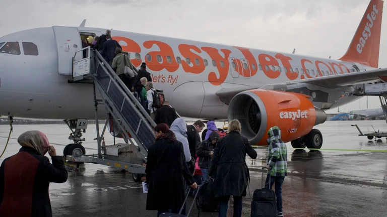 Apollo rilancia sull’acquisto di easyJet con offerta da 5,7 miliardi e supera Castlelake