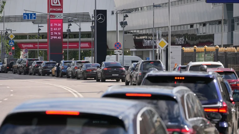 Russia, la crisi dei carburanti si aggrava
