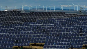 L’UE intende triplicare lo stoccaggio di energia, mentre si spreca quella prodotta dalle rinnovabili