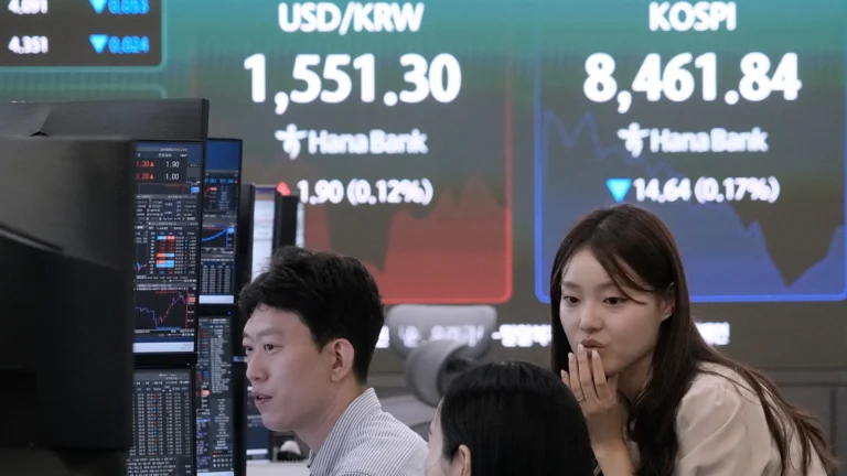 Borse asiatiche in calo per vendite sui chip, mercati in attesa dei dati sul lavoro USA
