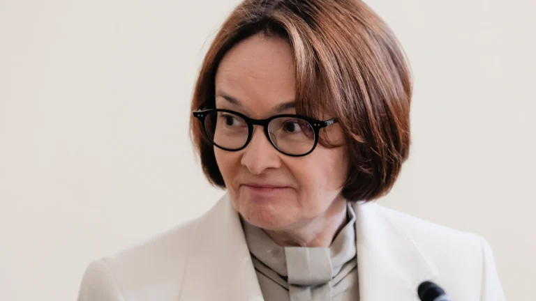 La Banca centrale russa taglia crescita PIL a zero e prevede inflazione in aumento