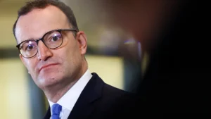Germania: la nuova famiglia di Jens Spahn riaccende il dibattito sulla maternità surrogata