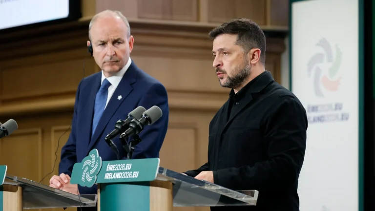Cresce la pressione sull’Irlanda per fermare le vendite di allumina alla Russia: ipotesi di sanzioni