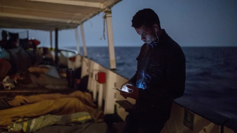 Spagna, il ricongiungimento familiare potrebbe portare a 3 milioni di immigrati regolarizzati