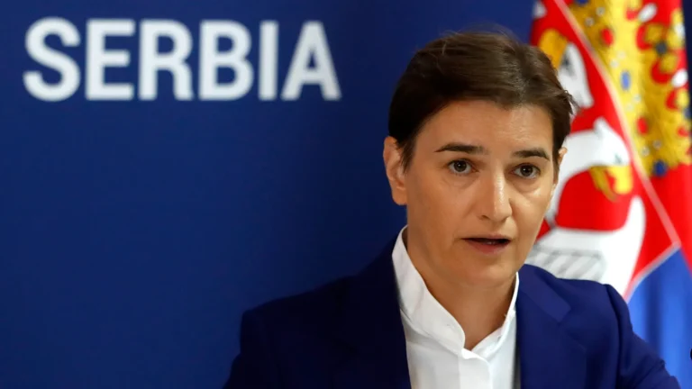 L’ex premier serba Ana Brnabić: i serbi non sono ‘piccoli russi’